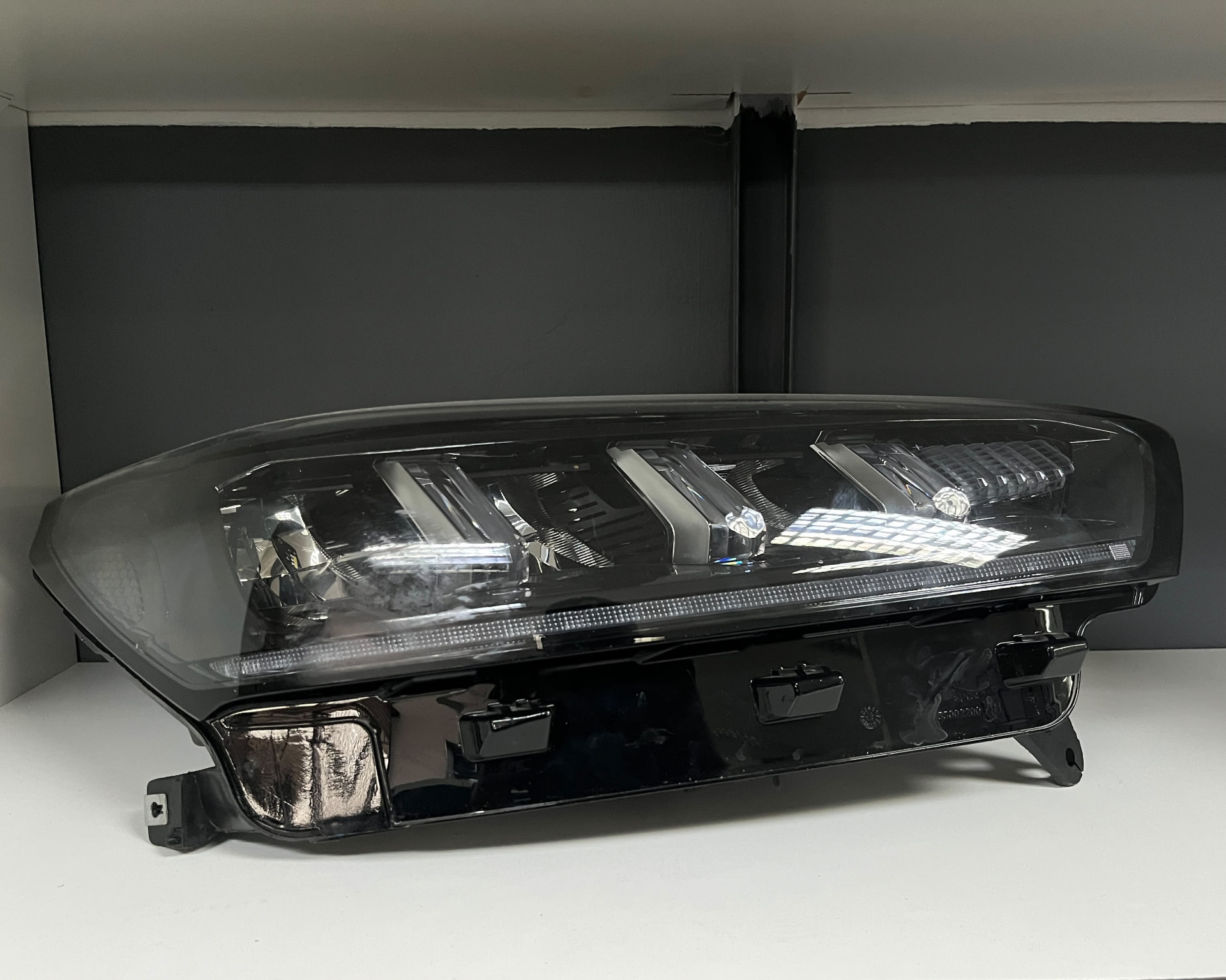 LED Headlight – headlight available at Elite Precision Autobody